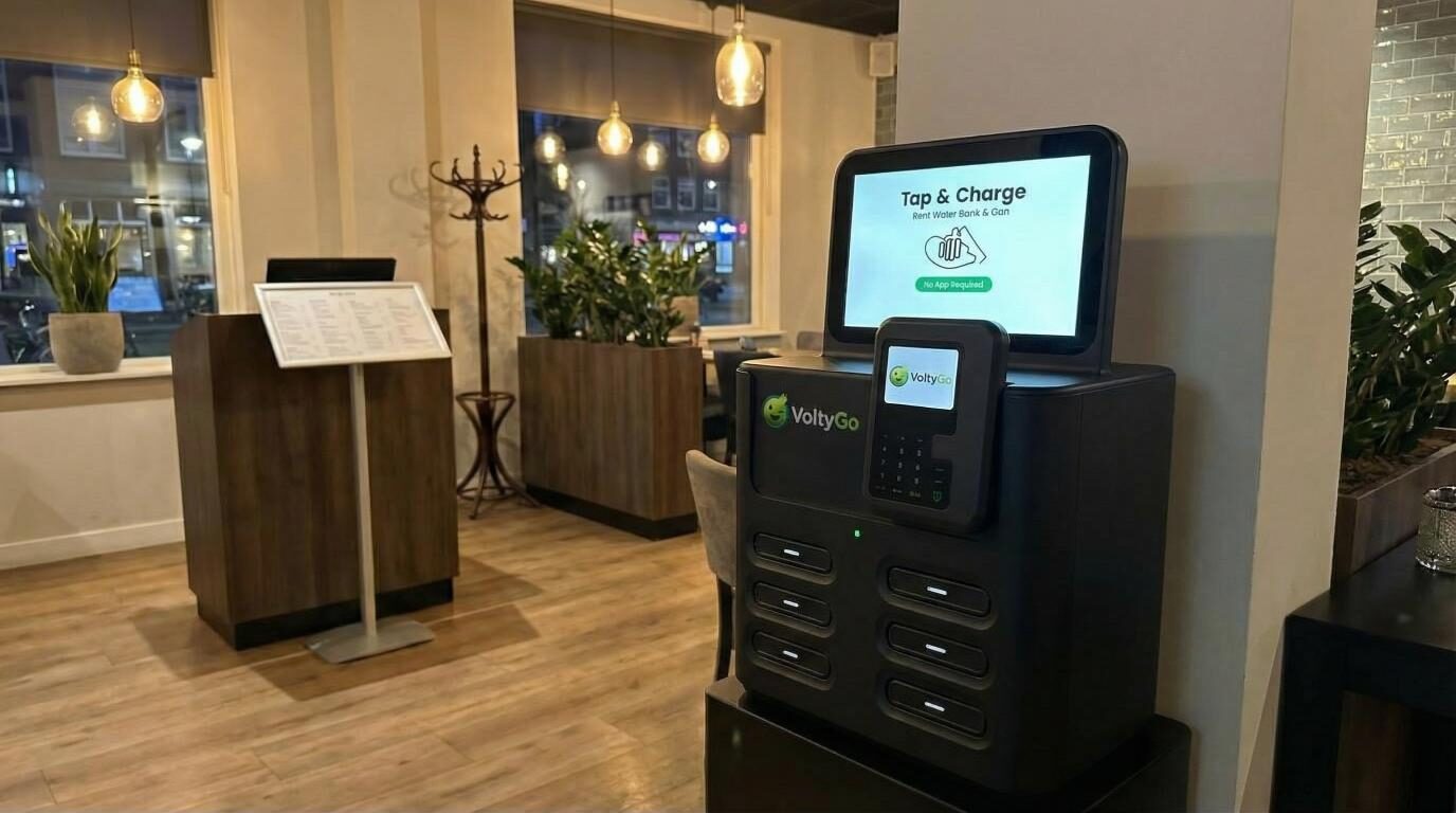 VoltyGo-station bij de entree van een restaurant