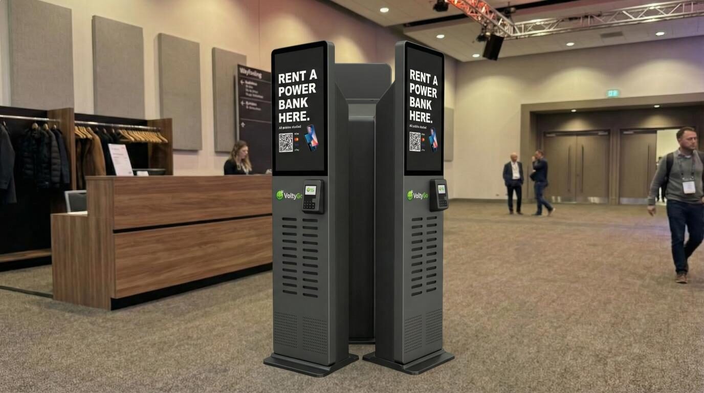 VoltyGo-powerbankstations in de foyer van een congres- en evenementenhal